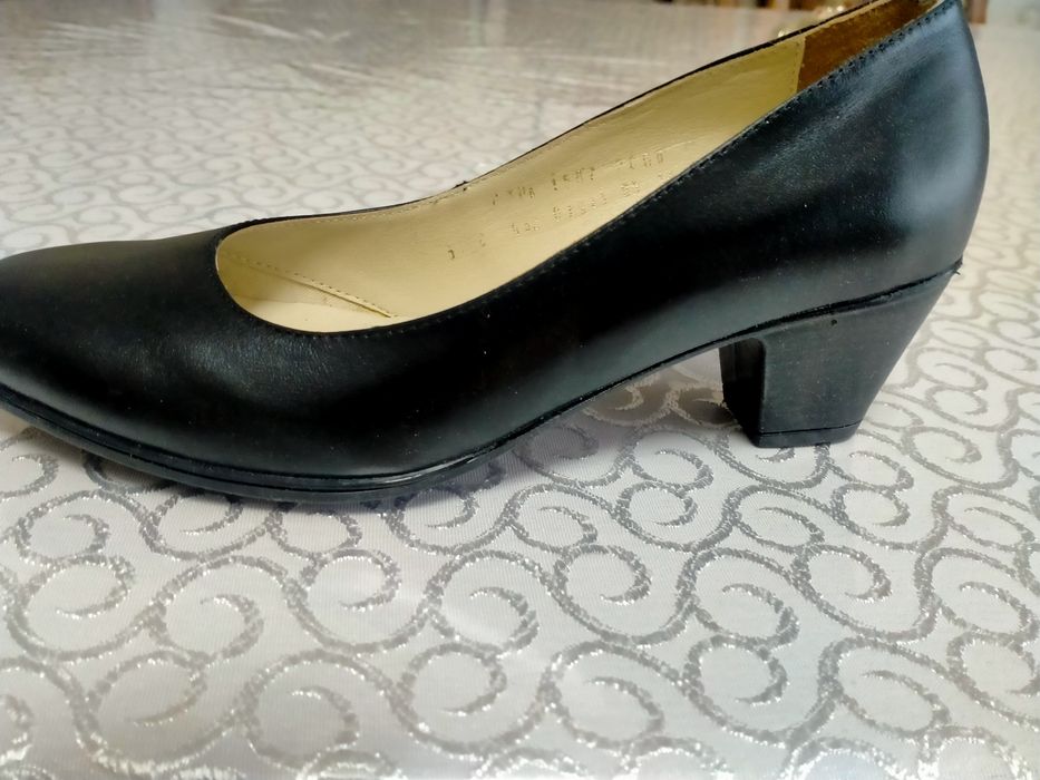 Продам женские туфли