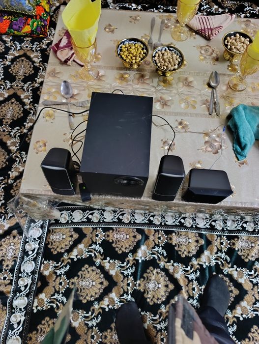 Createv subwofer sotiladi Auxda ishledi