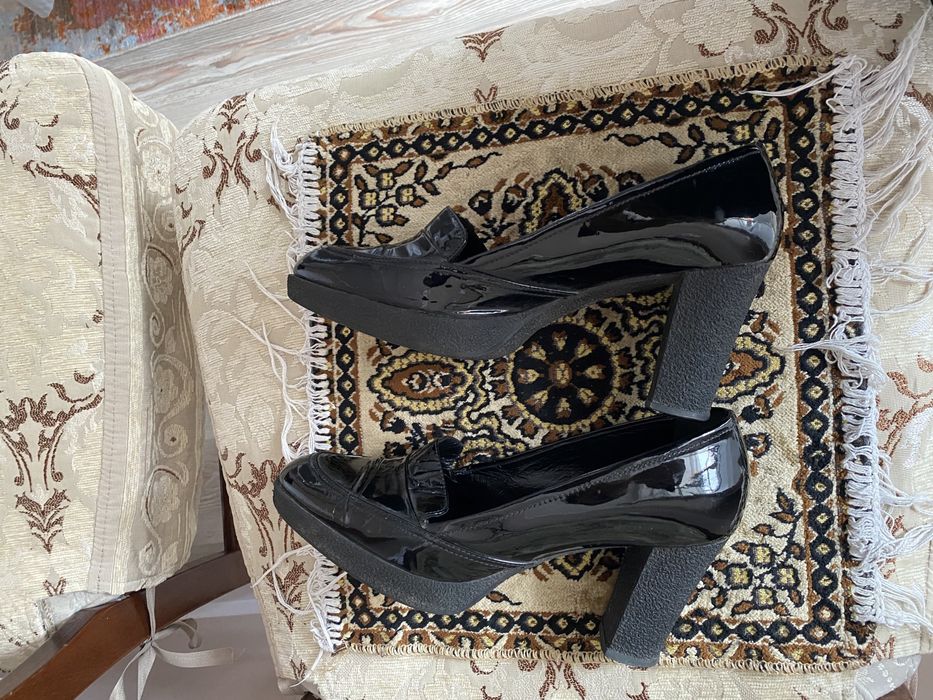 Туфли лакированные Италия 38 разм в идеальном состоянии