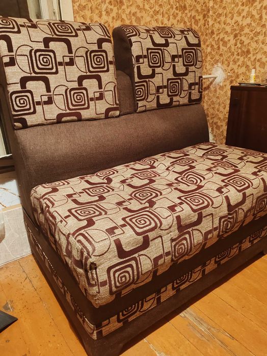 Диванчик с откидным отсеком