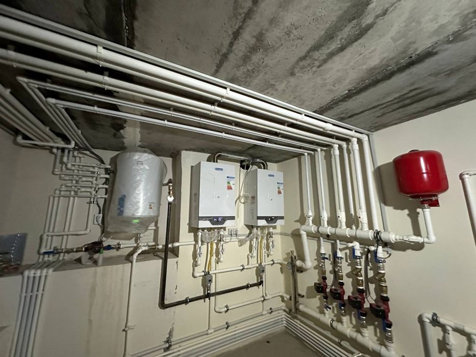 Уч кахрамон  постидан 6 км кирганХожи ота 2 этажли 5 соток уй сотилади