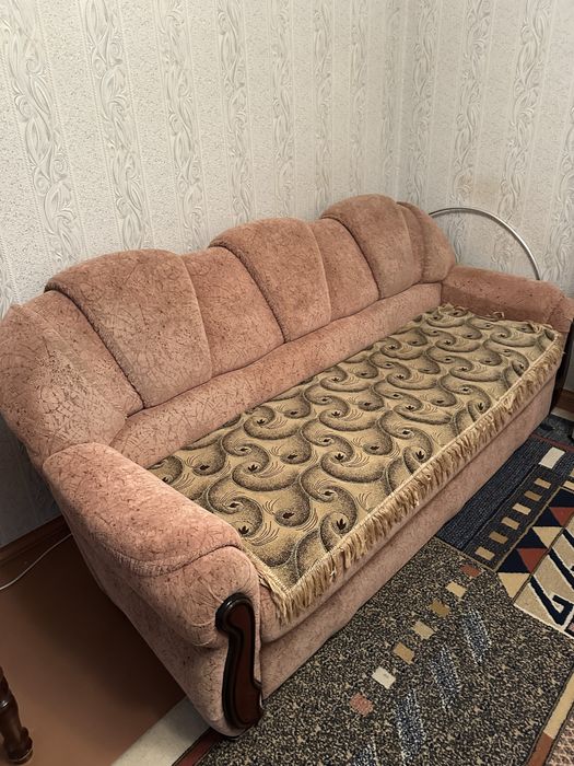 Уголок отдыха ( диван и 2 кресла)