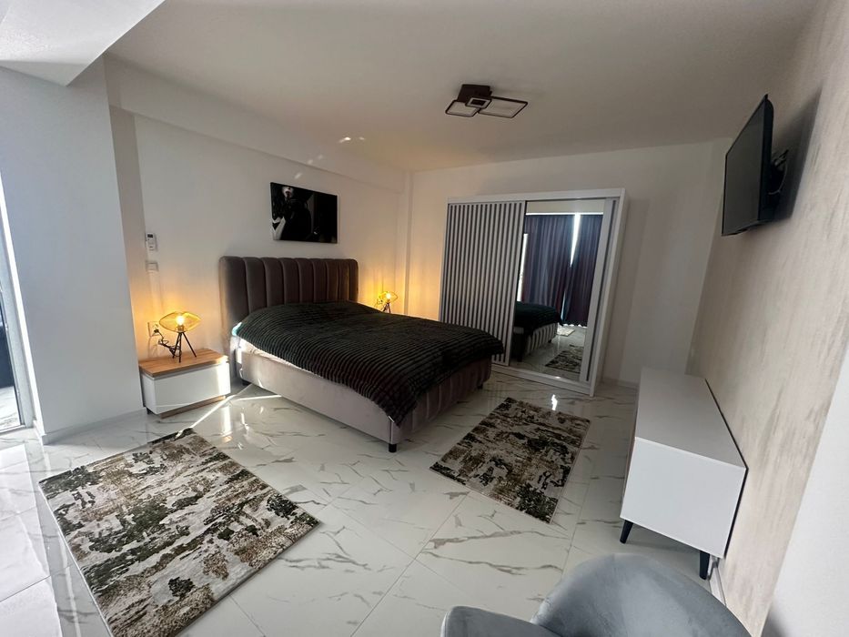 Inchiriez apartament 4 camere