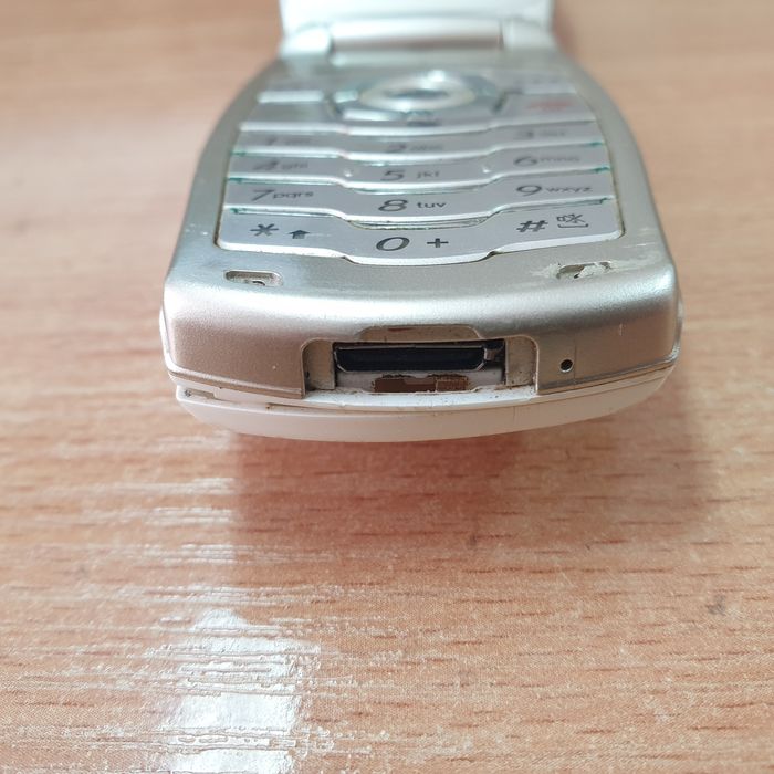 Самсунг кнопочный Е-500 ретро