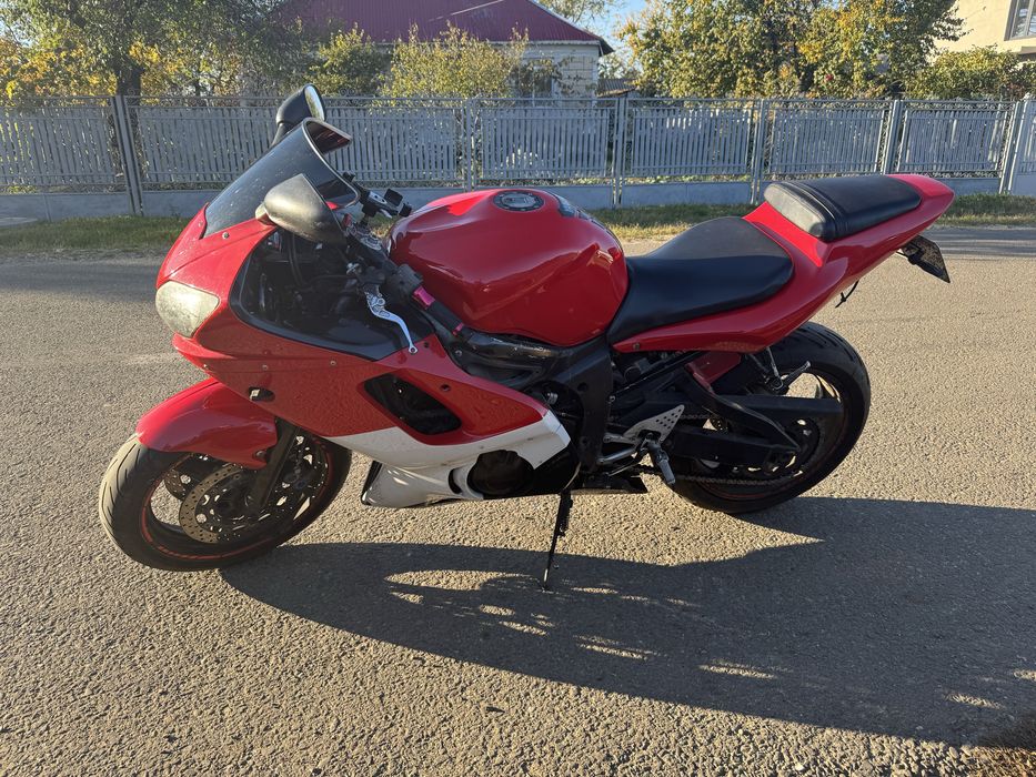 Yamaha R6 (NU MERGE CU A2)