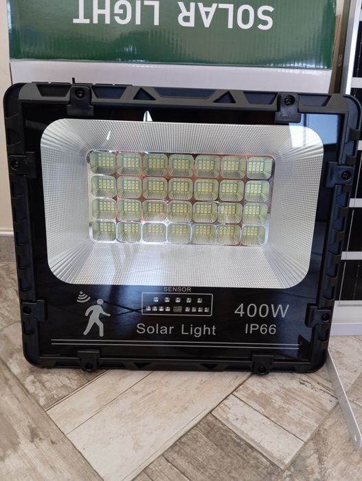 Соларен прожектор 400W