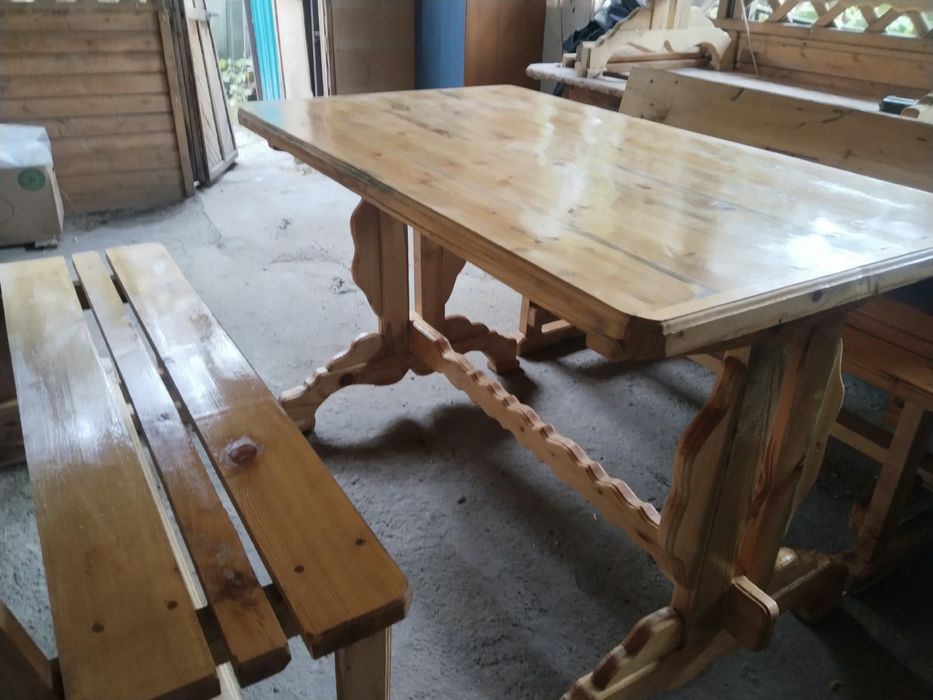 Продам стол с лавочками