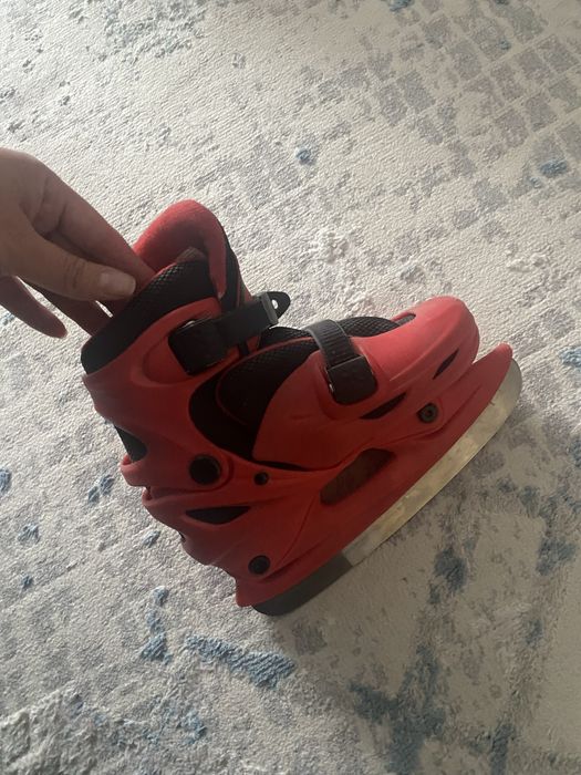 Подам коньки  спортивные