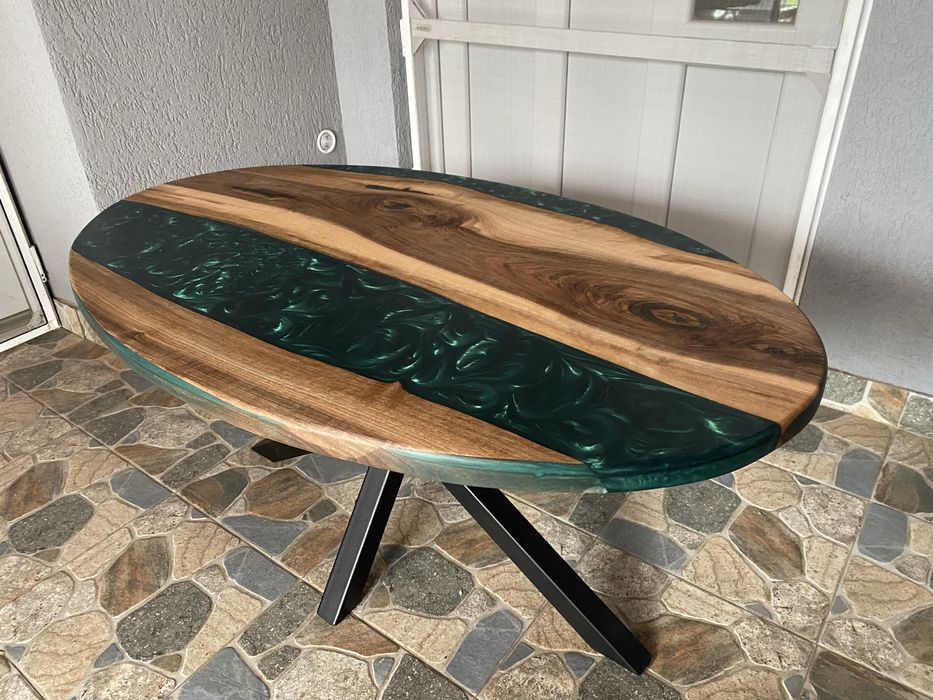 Masă de cafea ovală – Rășină epoxidică + lemn de nuc, picioare spider