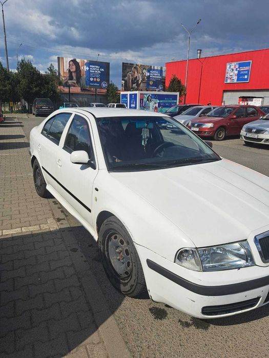 Vând sau dezmembrez