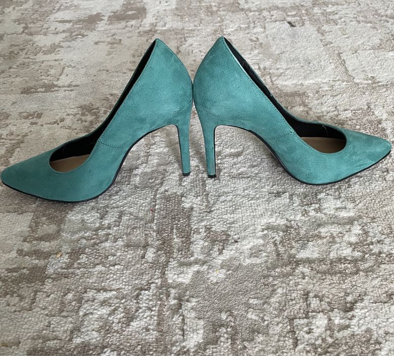 Продам туфельки замшевые