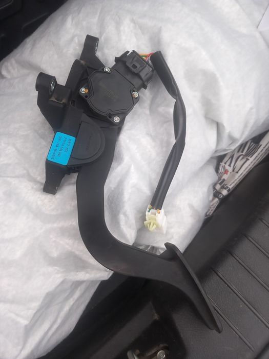 Neksia 3 GAZ PEDALI sotiladi