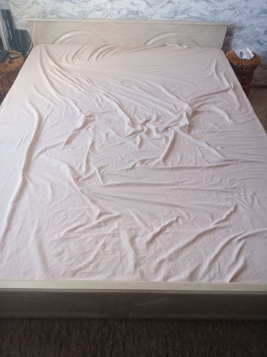 Продам  даухспальную кровать