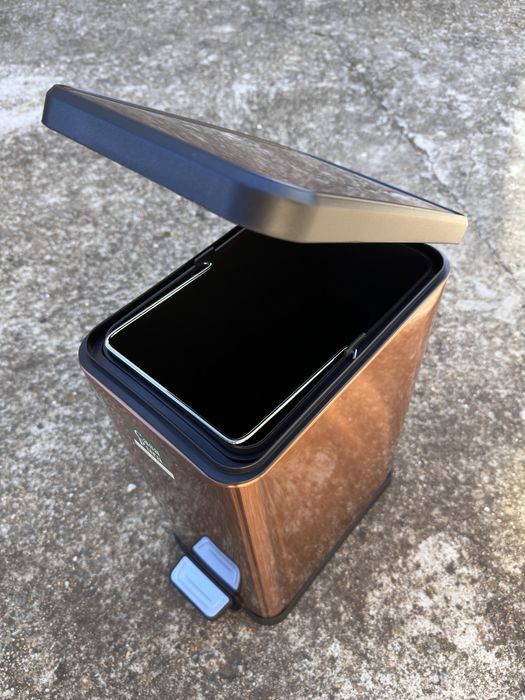 Метално кошче за отпадъци