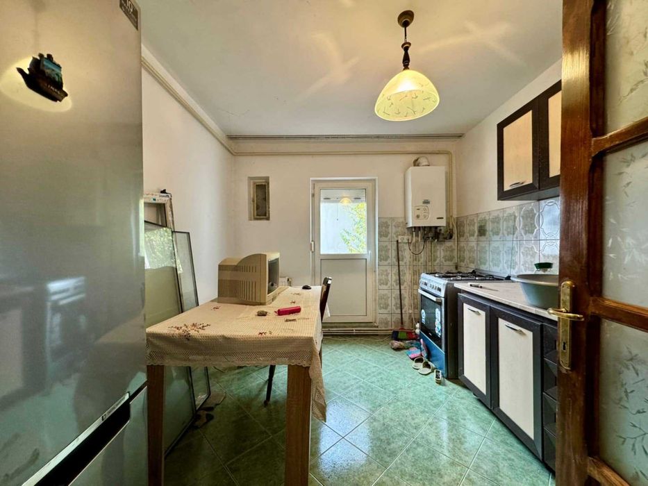 Apartament 3 camere decomandat de vânzare Roman