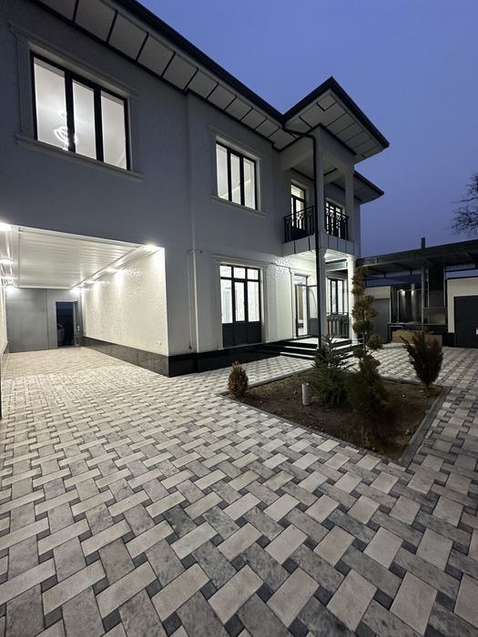 Уй сотилади 10 квартил ропарсдан уч километир