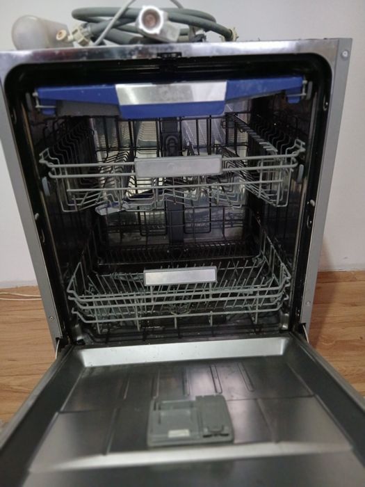Продам посудомоечную машину