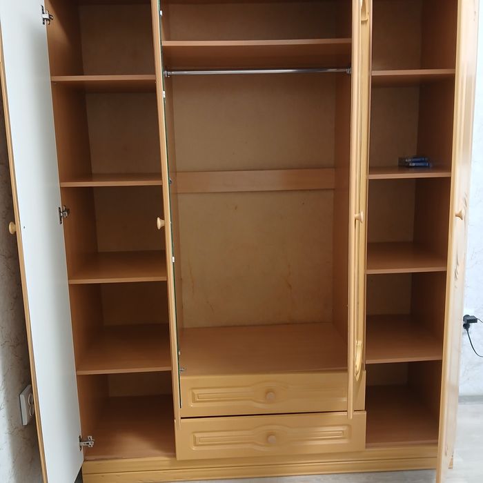 Продам шкаф, удобный.