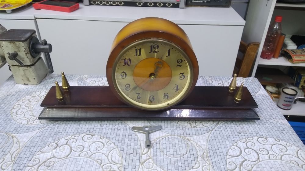 Продам настольные Часы пр ссср