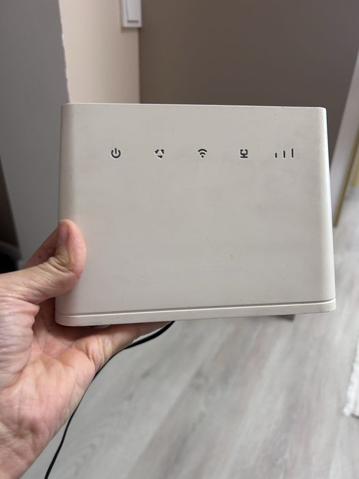 Продам роутер симочный . Huawei