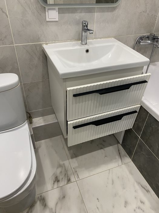 Тумбу для умывальника 2шт