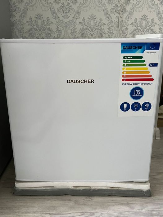 Холодильник маленький "DAUSCHER"