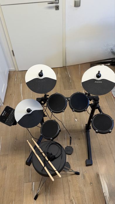 Tobe electronice Alesis Debut Kit
