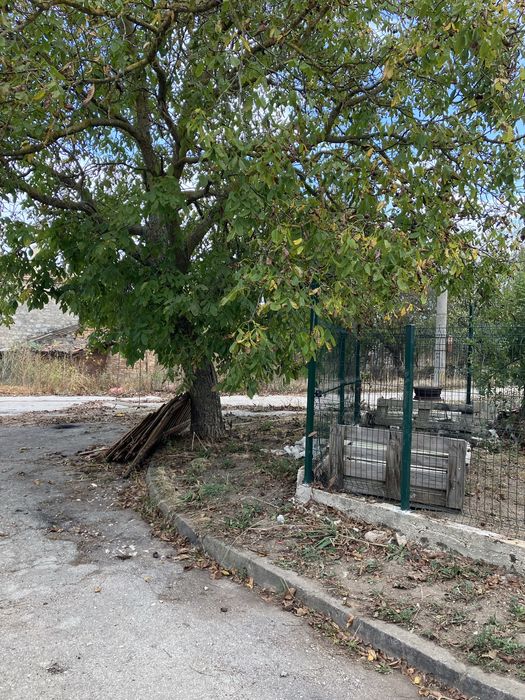 Къща с двор на минути от Варна