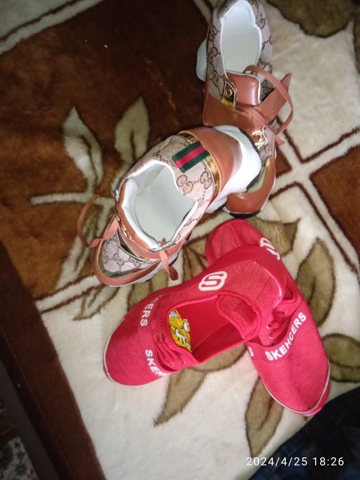 Pantofi noi .nus folositi