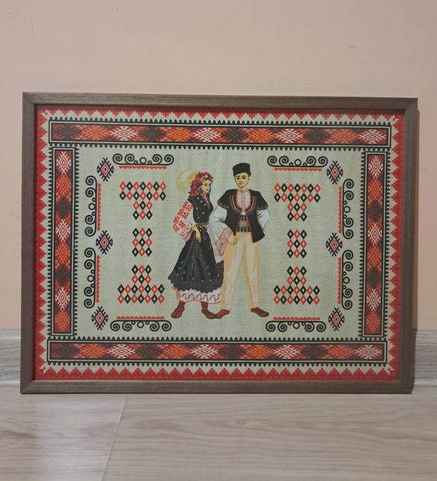 Фолклорна бродерия в рамка