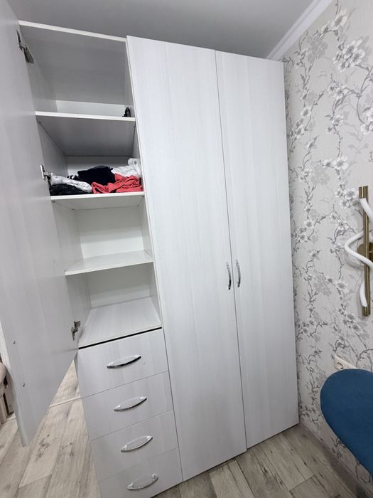 Продам большой шкаф