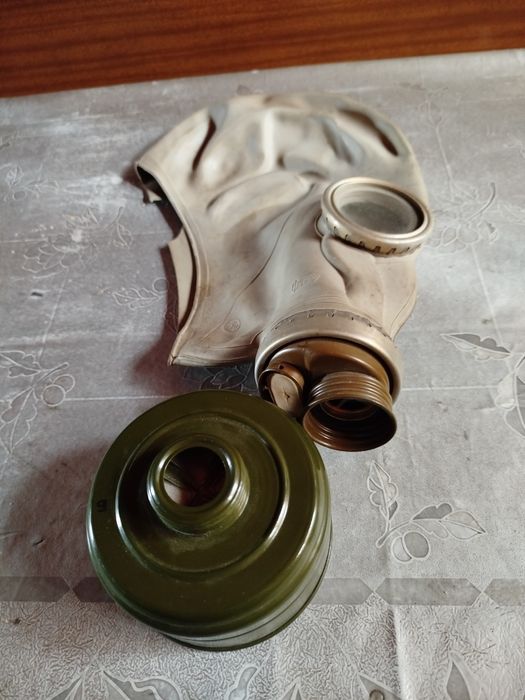 Продам два противогаза