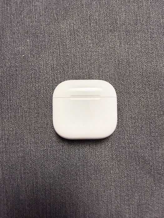 Airpods 4 - Active noise cancellation