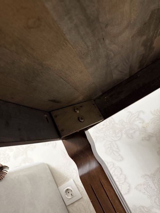 Продается стол обеденный