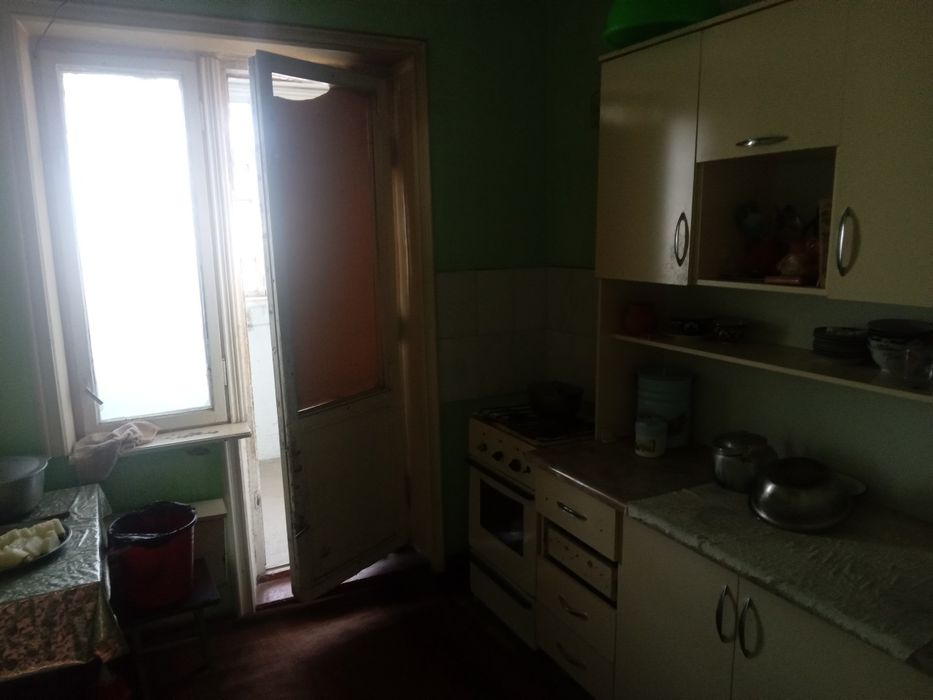 Зудлик билан сотилади 5 хона 5 этаж 9 этажли дом Бам шахарча