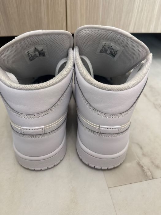 Vand adidasi jordan marimea 41 aproape ca noi