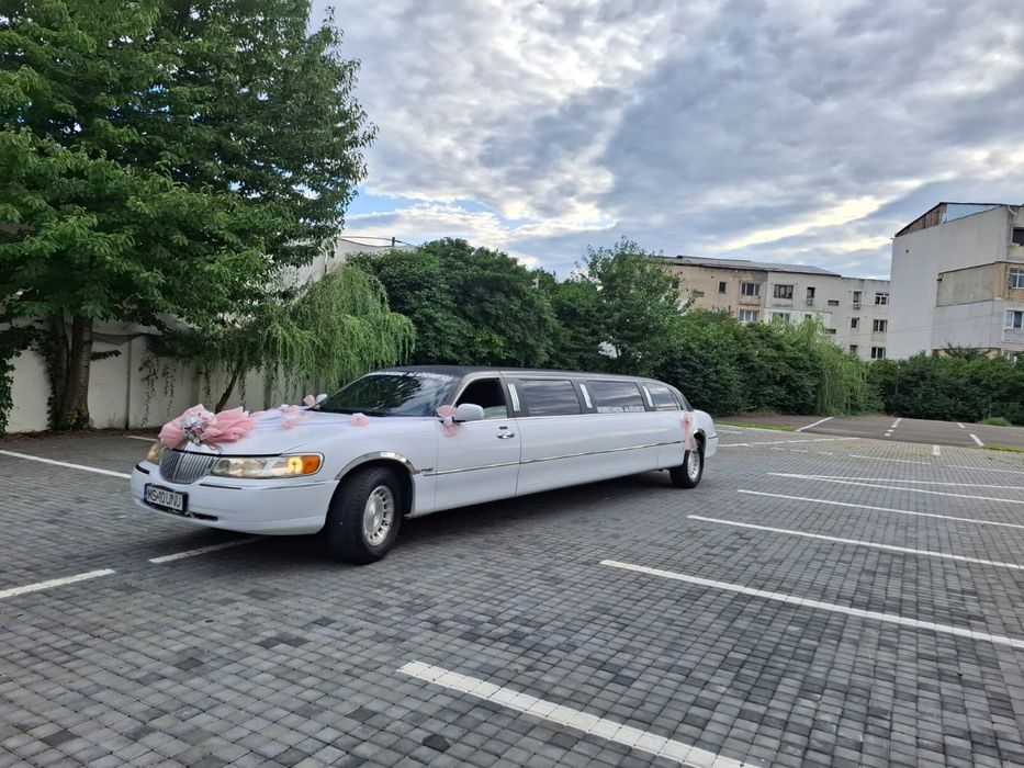 Lincoln Town Car Limuzina Pret fix