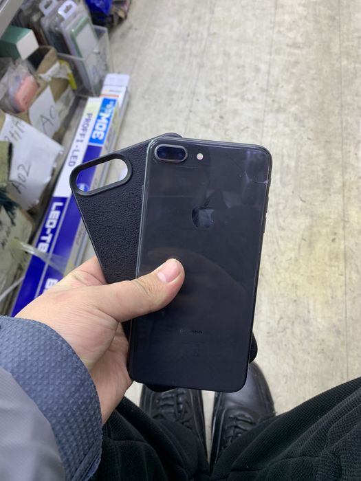 Айфон 8+ 64гб.