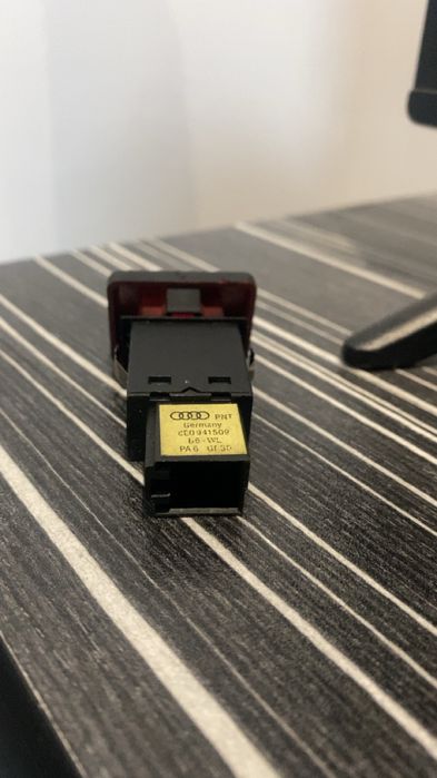 бутон за Аварийни от ауди А4