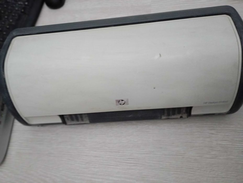 Vând calculator cu monitor, tastatura, mouse, boxe