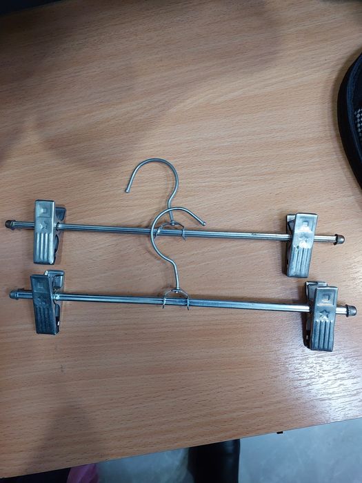 Продам вешалки  разные