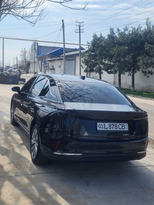 Продаю Honqgi EQ M5 500 km