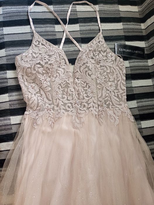 Нова рокля Luxuar Limited