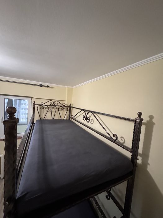 Pat suprapus din fier forjat cu saltele incluse- elegant, rezistent!