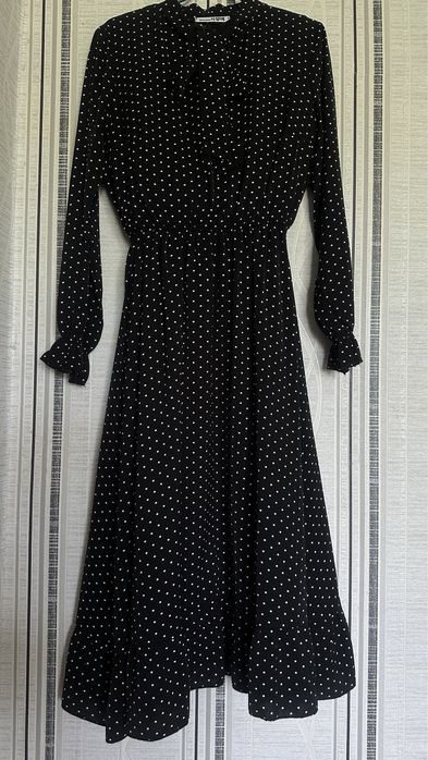 Платье в горошек. Размер стандарт. В хорошем состоянии.