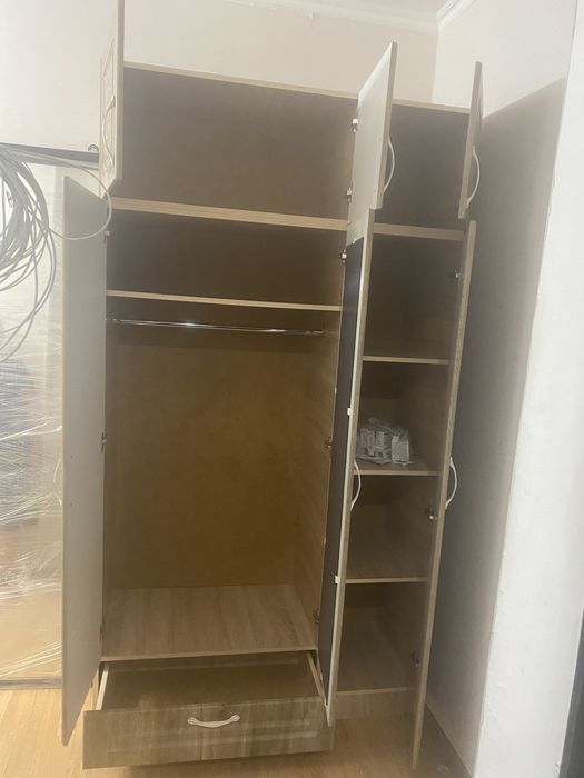 Шкаф в идеальном состояние.