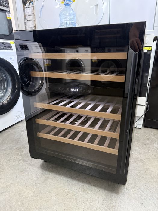 Охладител витрина WINE COOLER