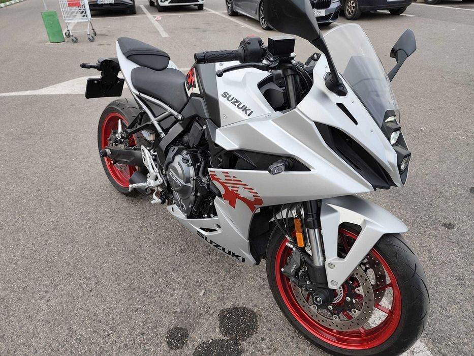 Vand Suzuki GSX-8R an 2024, garantie 2028 cu doar 1573km