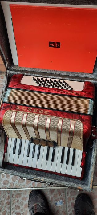 Акордеон.      Hohner Student IV