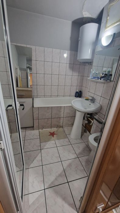 Închiriez apartament 3 camere